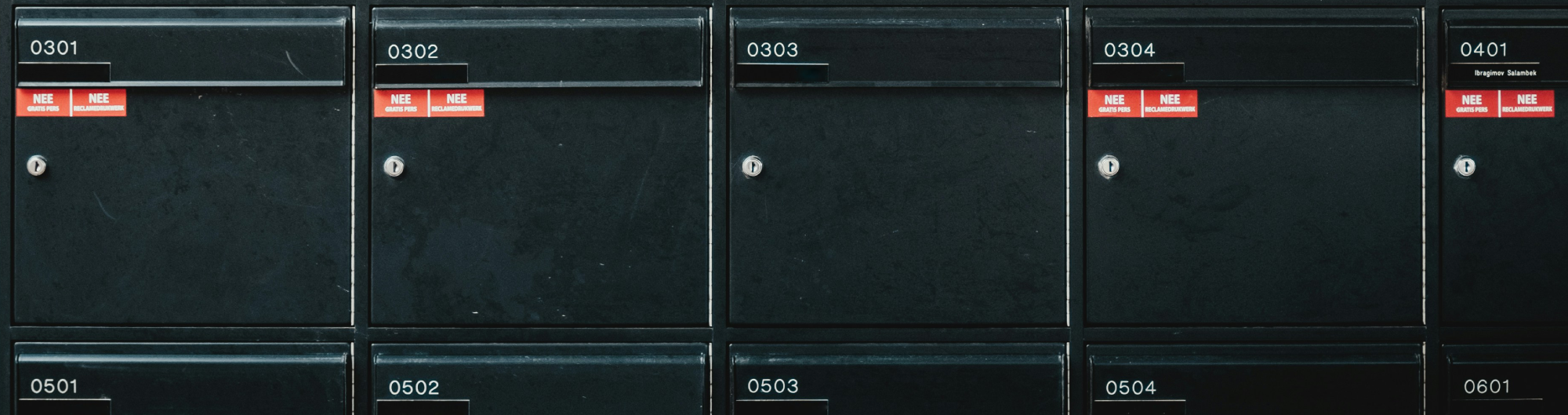 postfach_kurz Bild von Postfächern ohne Namensschilder