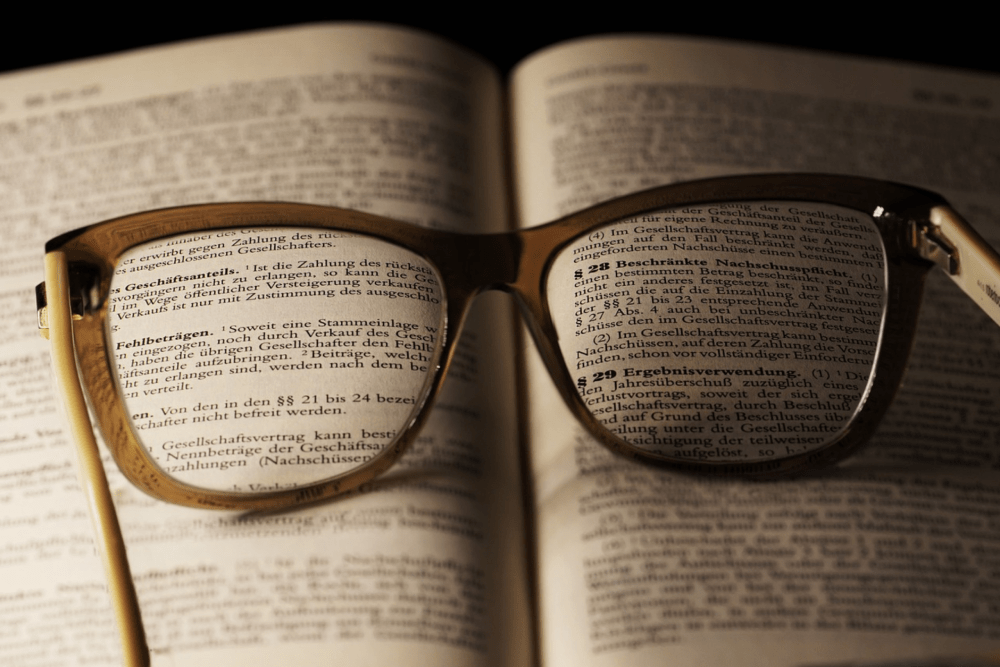 Impressumspflicht für Selfpublisher: Was in deinem Buch-Impressum stehen muss (nach Bundesland)